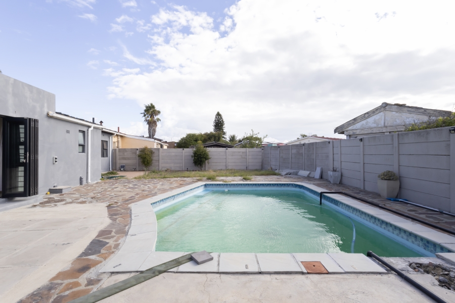 3 Bedroom Property for Sale in Sanddrift Western Cape